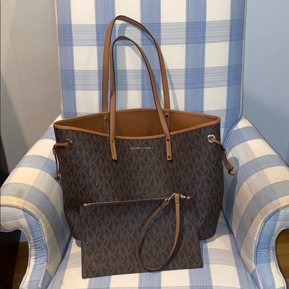 NWOT Michael Kors Jetset Tote Set, comes w pouch